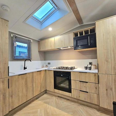 Готель Gorgeous Caravan With Decking Wifi In Suffolk Ref 20141Bs Hopton on Sea Екстер'єр фото